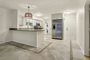 2600 Torrey Pines Rd in San Diego, CA - Building Photo