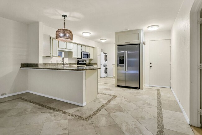 property at 2600 Torrey Pines Rd