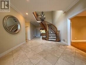 238 Horsham Ave in Toronto, ON - Building Photo - Building Photo