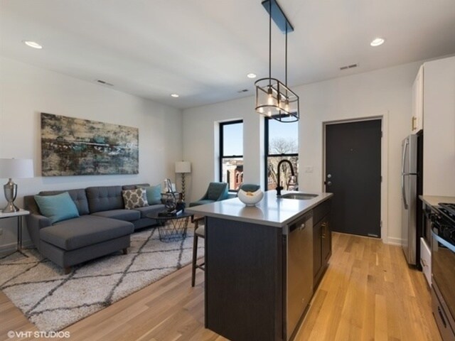 1244 W Huron St, Unit 1 in Chicago, IL - Foto de edificio - Building Photo