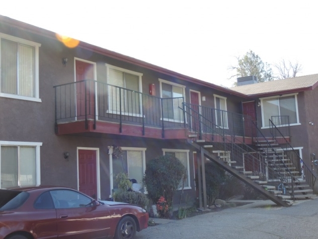 48922 River Park Rd in Oakhurst, CA - Foto de edificio
