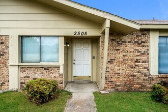 2505 Crown Cir in Garland, TX - Building Photo - Building Photo