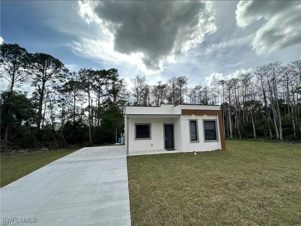 5005 Gramercy Rd in La Belle, FL - Building Photo