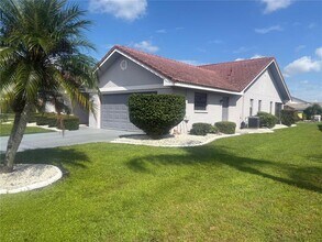 1831 Wolf Laurel Dr in Sun City Center, FL - Building Photo - Building Photo