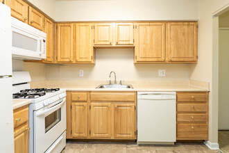 Lambeth House Apartments in Towson, MD - Building Photo - Interior Photo