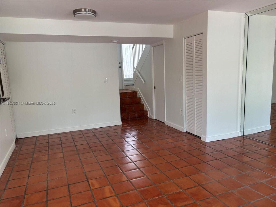 6800 SW 45th Ln in Miami, FL - Building Photo