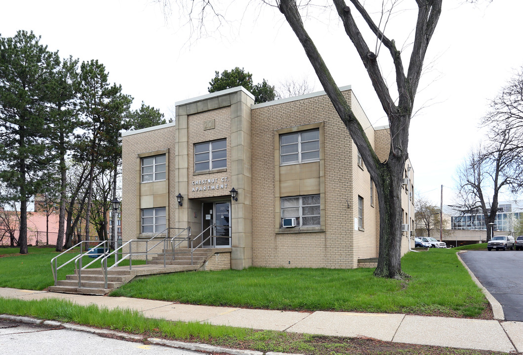 201 W Chestnut St in Akron, OH - Building Photo