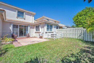871 NW 130th Ave in Pembroke Pines, FL - Building Photo - Building Photo