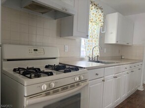 194 Jerome Pl in Bloomfield, NJ - Foto de edificio - Building Photo