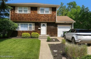 9 Brown Pl in Ocean Township, NJ - Building Photo