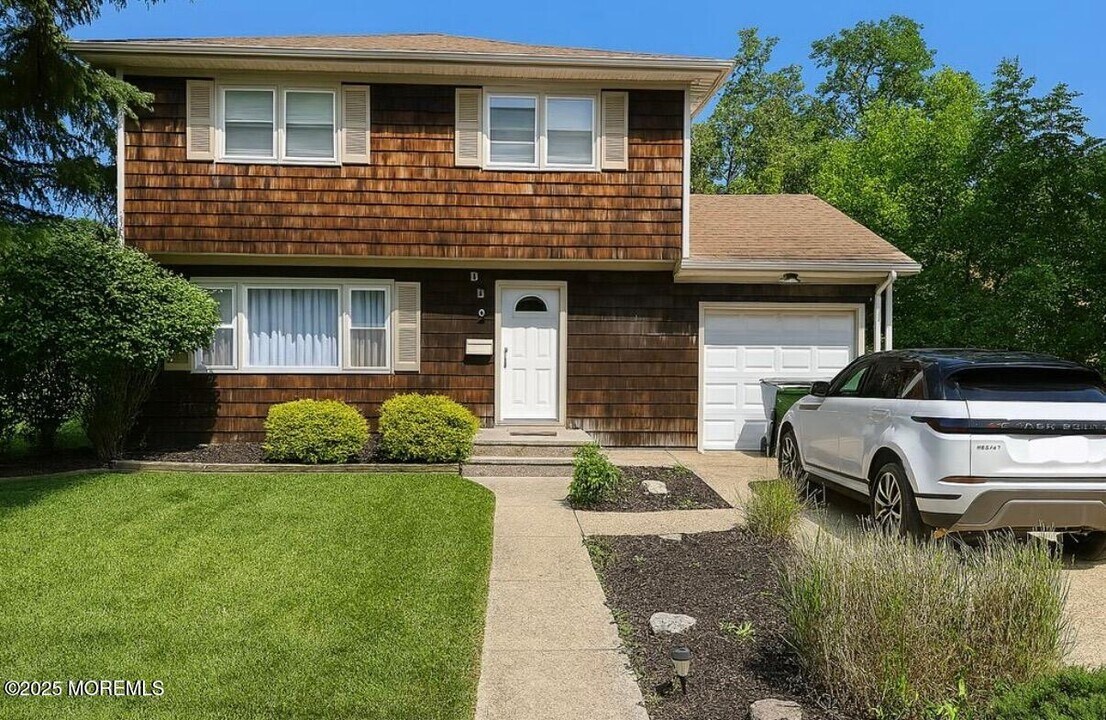 9 Brown Pl in Ocean Township, NJ - Foto de edificio