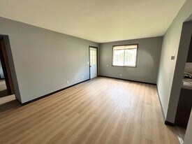822 Menomonie St in Eau Claire, WI - Building Photo