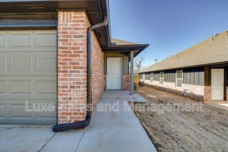 11603 Mackenzie Wy in Yukon, OK - Building Photo - Building Photo