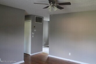6610 Stana Dr in Louisville, KY - Building Photo - Building Photo