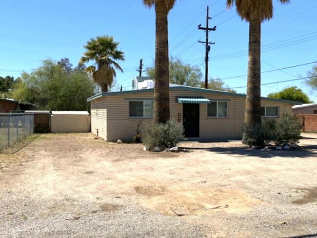 2035 N Sahuara Ave in Tucson, AZ - Building Photo - Building Photo