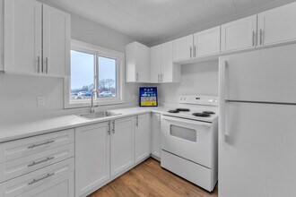 107-107 Compton St in Kingston, ON - Building Photo - Building Photo