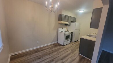 6300 Jeffrey Dr in Louisville, KY - Building Photo - Building Photo