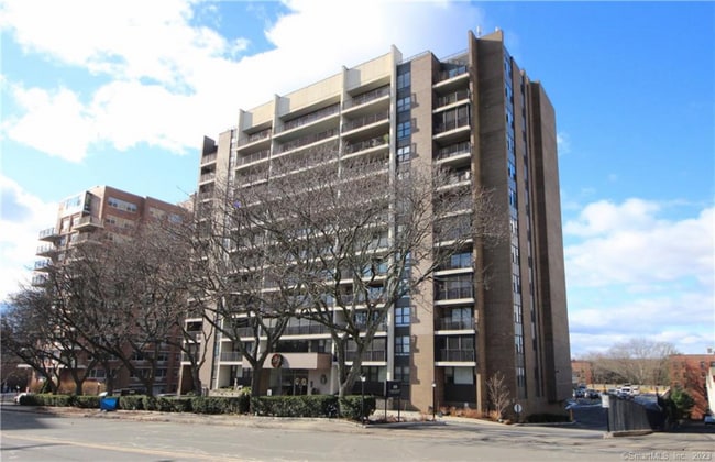 44 Strawberry Hill Ave in Stamford, CT - Building Photo - Building Photo