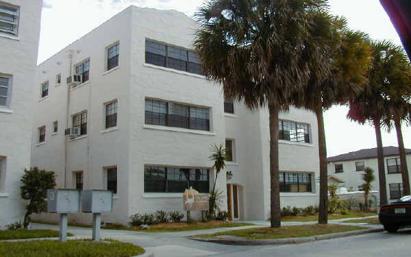 Island Flamingo Apartments in Tampa, FL - Building Photo - Building Photo