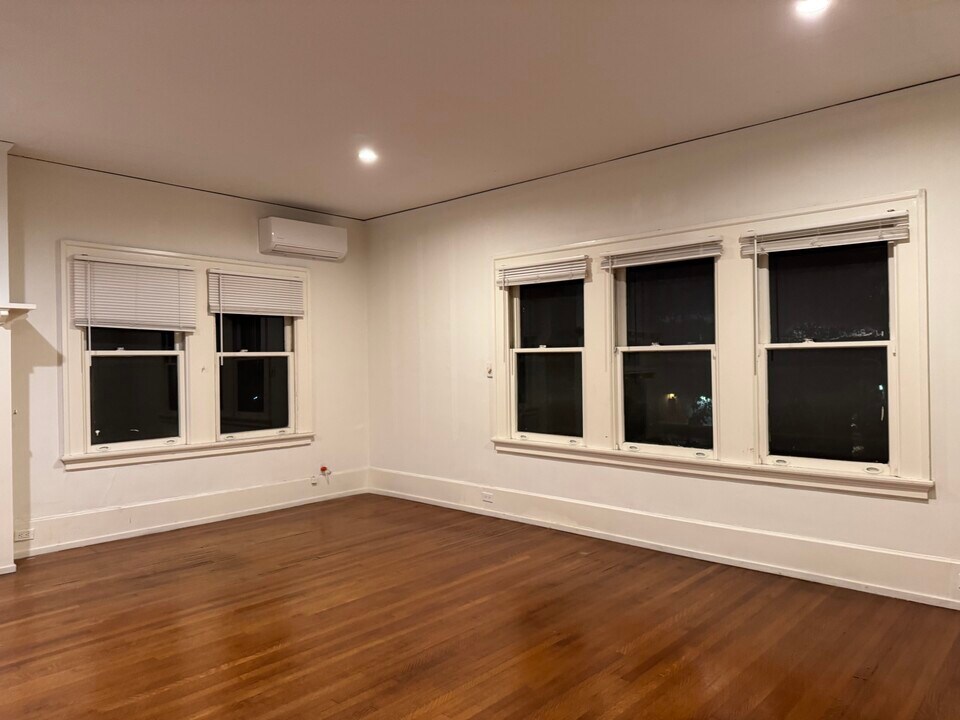 340 S Madison Ave in Pasadena, CA - Building Photo
