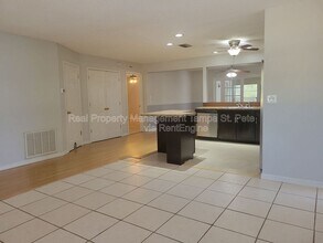 12387 Seagate St in Spring Hill, FL - Building Photo - Building Photo