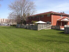 Bluefields in Burlington, ON - Building Photo