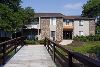 Briarbrook in Wheaton, IL - Building Photo - Building Photo