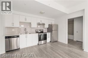 195 Commonwealth St in Kitchener, ON - Building Photo - Building Photo