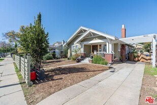 4609 W 17th St in Los Angeles, CA - Building Photo