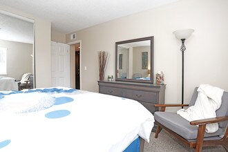 Rosemont Terrace in Sacramento, CA - Building Photo - Interior Photo