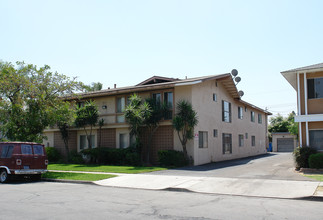 120 E Wilken Way in Anaheim, CA - Building Photo - Building Photo