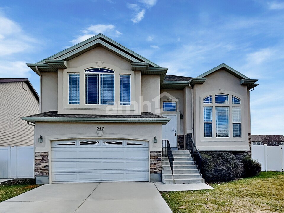 947 Foxboro Dr in North Salt Lake, UT - Building Photo