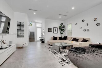 3053 Gifford Ln in Miami, FL - Building Photo - Building Photo