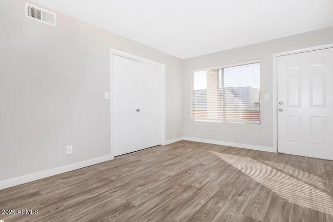 10860 N 85th Ave, Unit OFC in Peoria, AZ - Building Photo - Building Photo