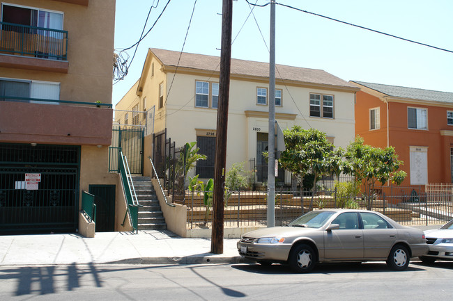 2798 Francis Ave in Los Angeles, CA - Building Photo - Building Photo