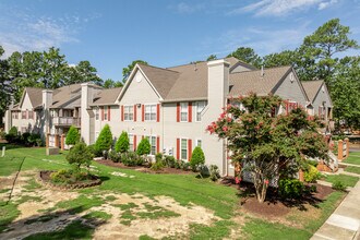 Daybreak Condominiums in Newport News, VA - Building Photo - Building Photo