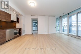 125-125 Peter St in Toronto, ON - Building Photo - Building Photo