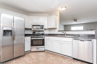 40 Center Oak Dr in Oakland, TN - Building Photo - Building Photo