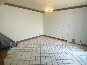 5430 Linda Vista Rd in San Diego, CA - Building Photo - Building Photo