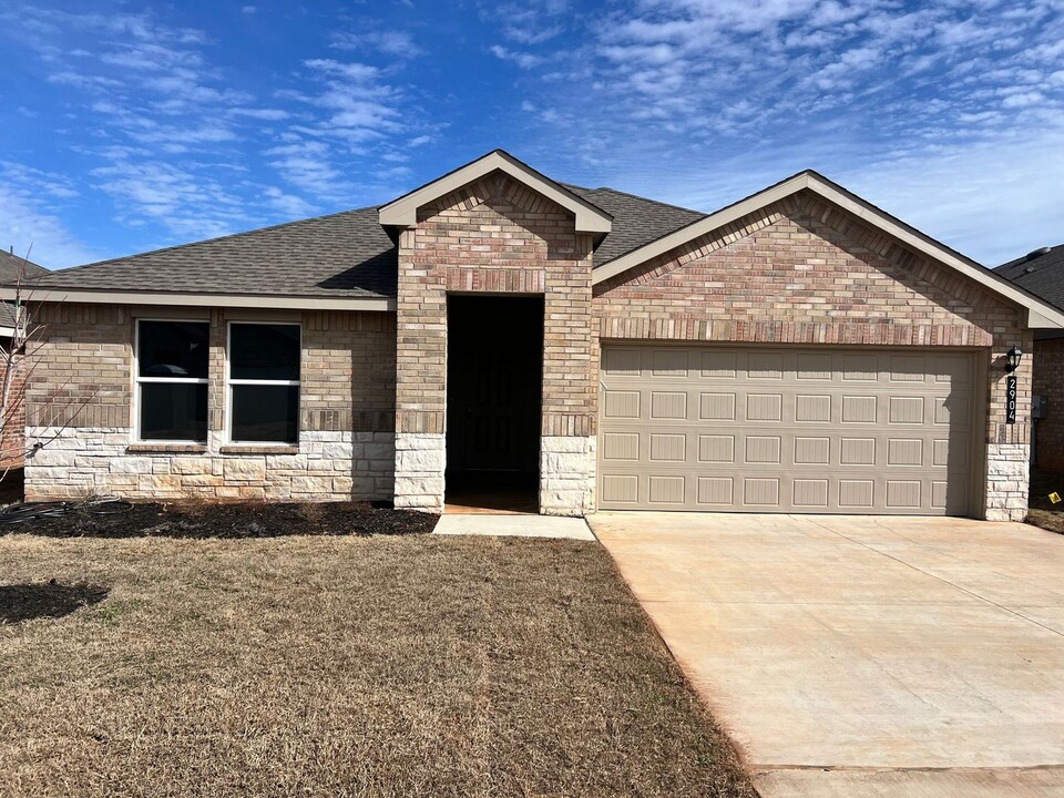 2904 Firefly Dr in Yukon, OK - Building Photo