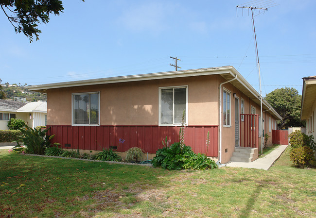 288-290 Estrella St in Ventura, CA - Building Photo - Building Photo