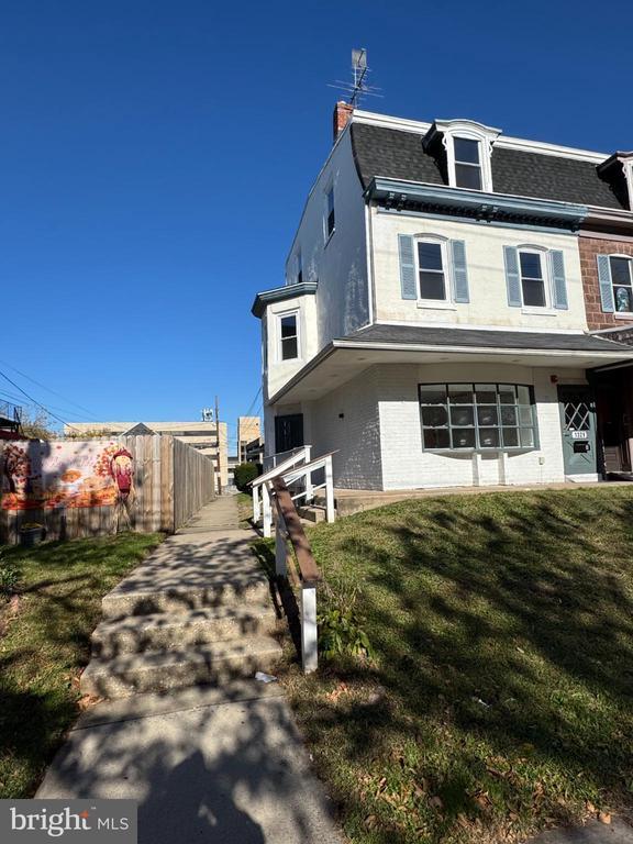 property at 1321 DeKalb St