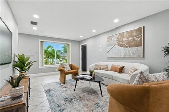 8041 SW 20th Pl in Davie, FL - Building Photo - Building Photo