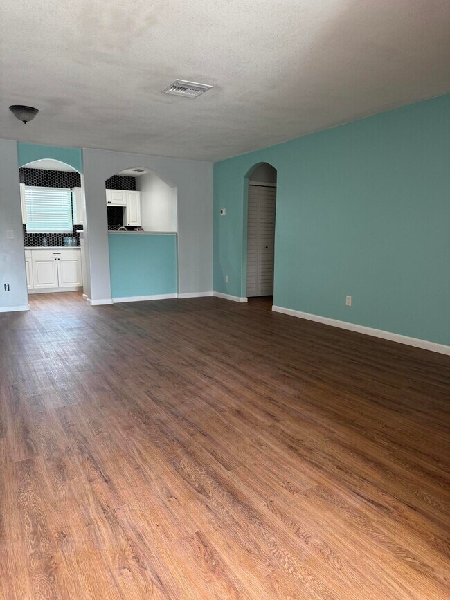 718 W 10th St in Riviera Beach, FL - Building Photo - Building Photo