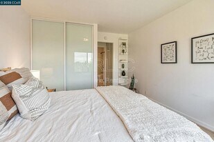 233 Orange St in Oakland, CA - Building Photo