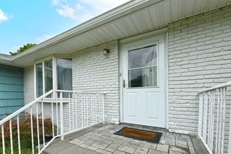 38 Juanita Ave in Huntington, NY - Building Photo - Building Photo