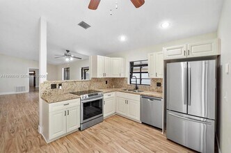 5308 NW 92nd Ave in Sunrise, FL - Building Photo - Building Photo