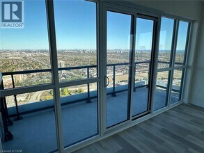 15 Watergarden Dr in Mississauga, ON - Building Photo - Building Photo