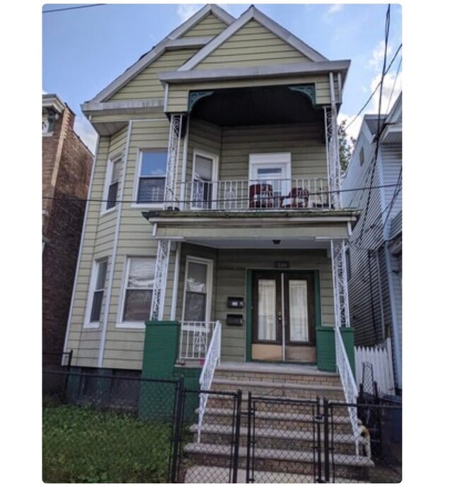 239 Bayview Ave in Jersey City, NJ - Building Photo - Building Photo