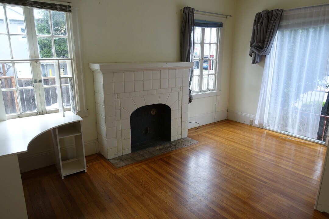 2343 Dwight Way, Unit 4 in Berkeley, CA - Foto de edificio
